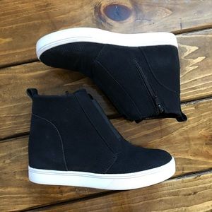 Wedge Sneaker